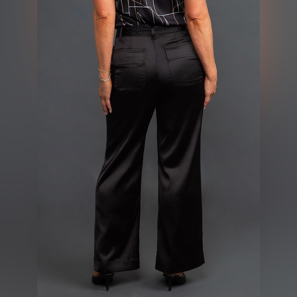 Bebe, size 4, Black Faux satin flared Pants - Picture 1 of 11